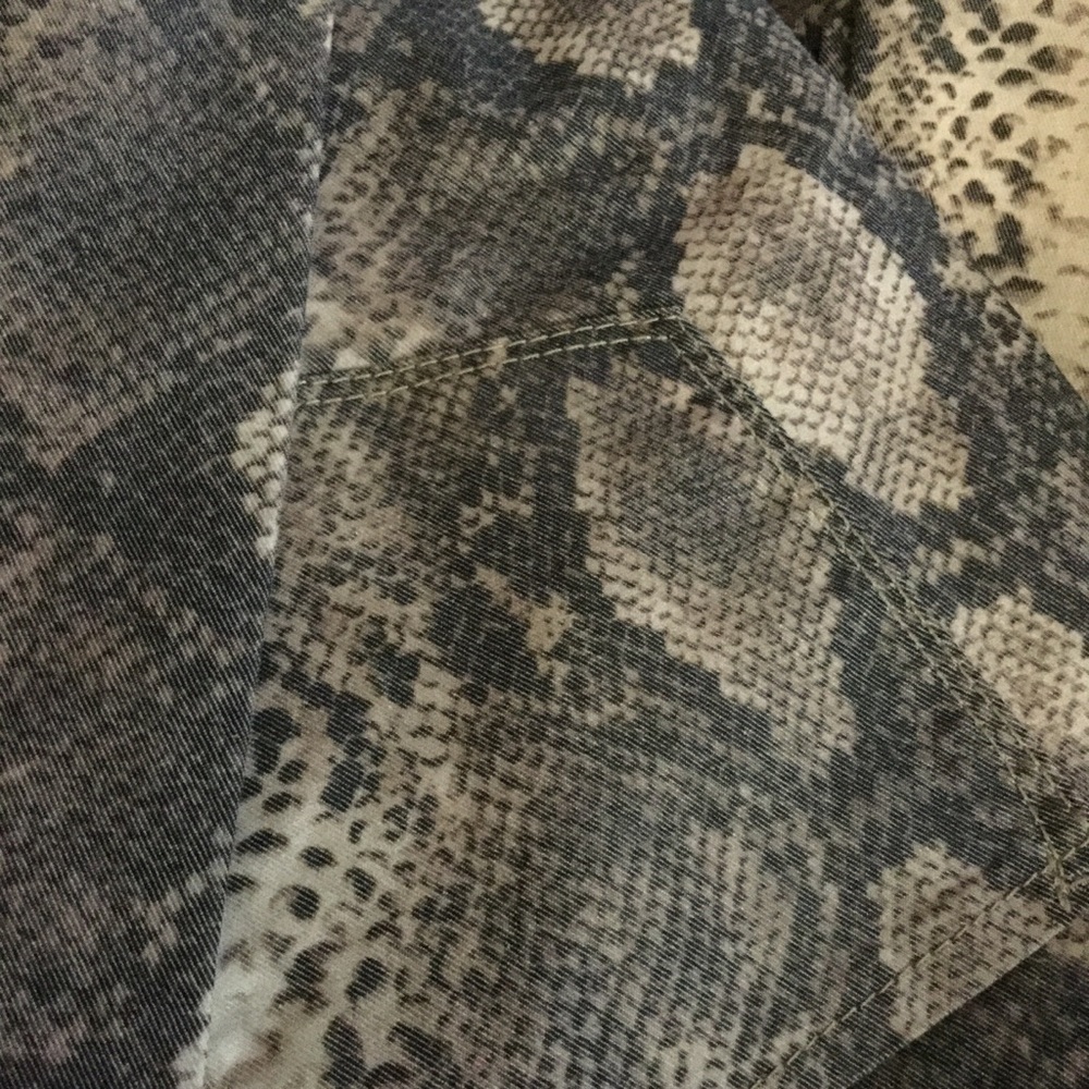 Snake Print Distressed Hem Skinny Jeans! NEW! - Picture 7 of 12